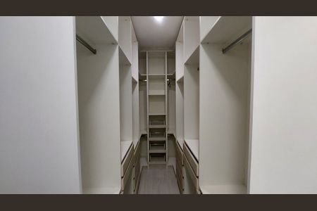 Casa para alugar com 96m², 2 quartos e 1 vaga Casa para alugar com 96m², 2 quartos e 1 vagaCloset da suíte