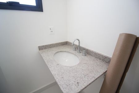 Banheiro de kitnet/studio à venda com 1 quarto, 30m² em Indianópolis, São Paulo
