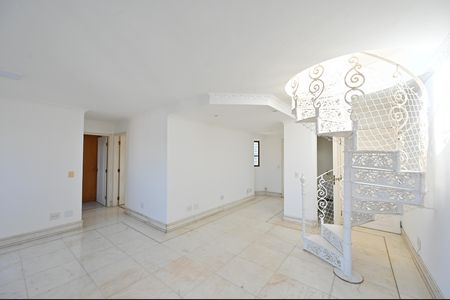 Apartamento para alugar com 200m², 2 quartos e 3 vagasSala