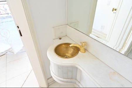 Apartamento para alugar com 200m², 2 quartos e 3 vagasLavabo