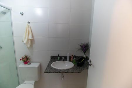Apartamento à venda com 60m², 2 quartos e 1 vaga Apartamento à venda com 60m², 2 quartos e 1 vagaBanheiro da Suíte