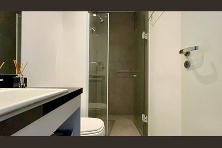 Studio para alugar com 32m², 1 quarto e 1 vaga Studio para alugar com 32m², 1 quarto e 1 vagaBanheiro