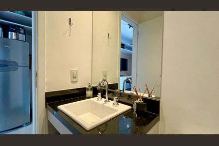 Studio para alugar com 32m², 1 quarto e 1 vaga Studio para alugar com 32m², 1 quarto e 1 vagaBanheiro