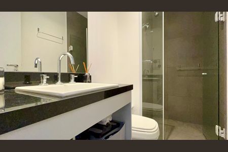 Studio para alugar com 32m², 1 quarto e 1 vaga Studio para alugar com 32m², 1 quarto e 1 vagaBanheiro