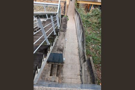 Escada de casa para alugar com 3 quartos, 400m² em Anchieta, Nilópolis