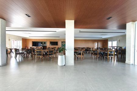 Casa de condomínio à venda com 299m², 5 quartos e 4 vagas Casa de condomínio à venda com 299m², 5 quartos e 4 vagasÁrea comum - Salão de festas
