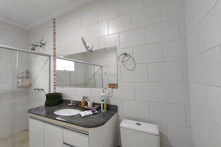 Casa de condomínio à venda com 299m², 5 quartos e 4 vagas Casa de condomínio à venda com 299m², 5 quartos e 4 vagasBanheiro Suíte