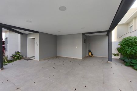 Casa de condomínio à venda com 299m², 5 quartos e 4 vagas Casa de condomínio à venda com 299m², 5 quartos e 4 vagasGaragem