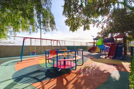Casa de condomínio à venda com 299m², 5 quartos e 4 vagas Casa de condomínio à venda com 299m², 5 quartos e 4 vagasÁrea comum - Playground