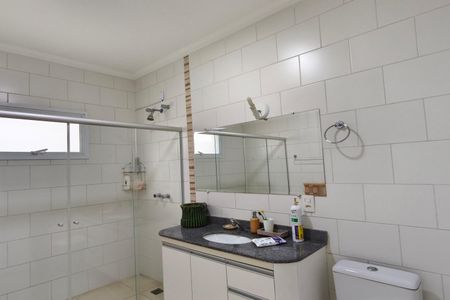Casa de condomínio à venda com 299m², 5 quartos e 4 vagas Casa de condomínio à venda com 299m², 5 quartos e 4 vagasBanheiro Suíte