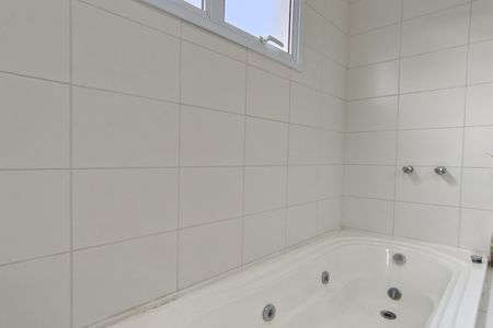 Casa de condomínio à venda com 299m², 5 quartos e 4 vagas Casa de condomínio à venda com 299m², 5 quartos e 4 vagasBanheiro Suíte 3