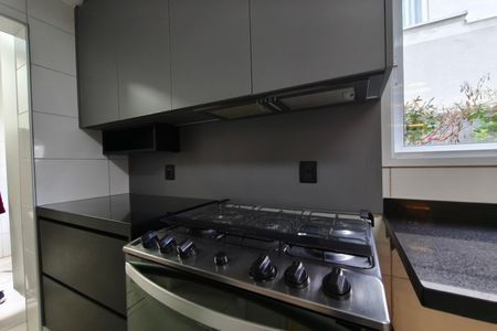 Casa de condomínio à venda com 299m², 5 quartos e 4 vagas Casa de condomínio à venda com 299m², 5 quartos e 4 vagasCozinha
