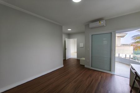 Casa de condomínio à venda com 299m², 5 quartos e 4 vagas Casa de condomínio à venda com 299m², 5 quartos e 4 vagasQuarto Suíte
