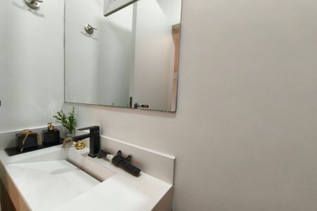 Casa de condomínio à venda com 299m², 5 quartos e 4 vagas Casa de condomínio à venda com 299m², 5 quartos e 4 vagasLavabo