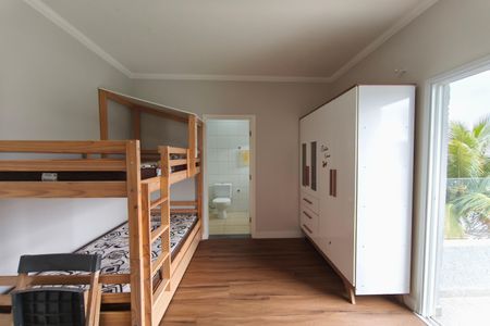 Casa de condomínio à venda com 299m², 5 quartos e 4 vagas Casa de condomínio à venda com 299m², 5 quartos e 4 vagasQuarto Suíte 2