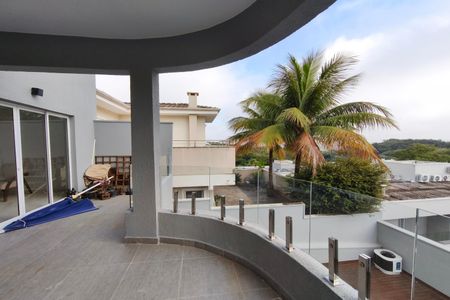 Casa de condomínio à venda com 299m², 5 quartos e 4 vagas Casa de condomínio à venda com 299m², 5 quartos e 4 vagasVaranda Suíte 1