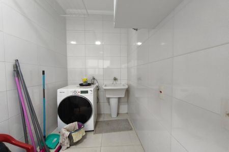 Casa de condomínio à venda com 299m², 5 quartos e 4 vagas Casa de condomínio à venda com 299m², 5 quartos e 4 vagasÁrea de Serviço