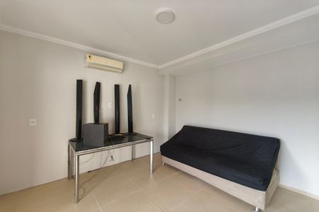 Casa de condomínio à venda com 299m², 5 quartos e 4 vagas Casa de condomínio à venda com 299m², 5 quartos e 4 vagasSala de Tv