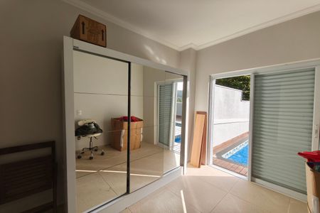 Casa de condomínio à venda com 299m², 5 quartos e 4 vagas Casa de condomínio à venda com 299m², 5 quartos e 4 vagasQuarto de Serviço