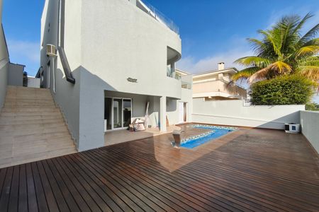 Casa de condomínio à venda com 299m², 5 quartos e 4 vagas Casa de condomínio à venda com 299m², 5 quartos e 4 vagasQuintal - Piscina