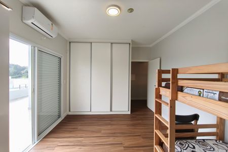 Casa de condomínio à venda com 299m², 5 quartos e 4 vagas Casa de condomínio à venda com 299m², 5 quartos e 4 vagasQuarto Suíte 2