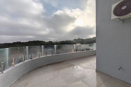 Casa de condomínio à venda com 299m², 5 quartos e 4 vagas Casa de condomínio à venda com 299m², 5 quartos e 4 vagasVaranda Suíte 2
