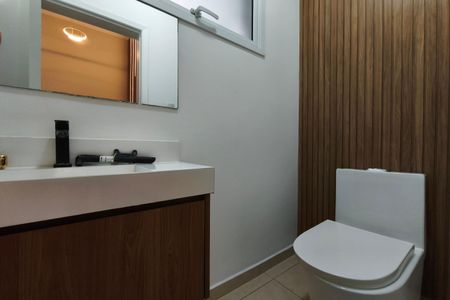Casa de condomínio à venda com 299m², 5 quartos e 4 vagas Casa de condomínio à venda com 299m², 5 quartos e 4 vagasLavabo