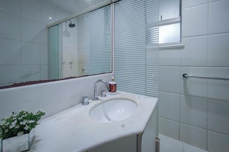 Apartamento para alugar com 82m², 2 quartos e 1 vaga Apartamento para alugar com 82m², 2 quartos e 1 vagaBanheiro da Suíte