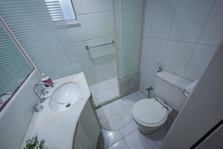 Apartamento para alugar com 82m², 2 quartos e 1 vaga Apartamento para alugar com 82m², 2 quartos e 1 vagaBanheiro da Suíte