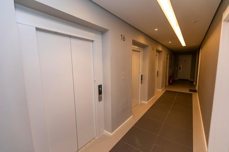 Apartamento à venda com 84m², 2 quartos e 2 vagas Apartamento à venda com 84m², 2 quartos e 2 vagasHALL DOS ELEVADORES