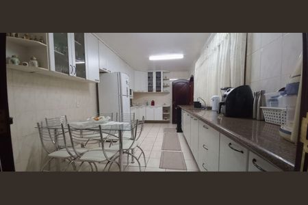 Casa à venda com 4 quartos, 183m² em Vila Regente Feijó, São Paulo