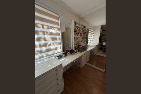 Casa à venda com 190m², 4 quartos e 2 vagas Casa à venda com 190m², 4 quartos e 2 vagasQuarto