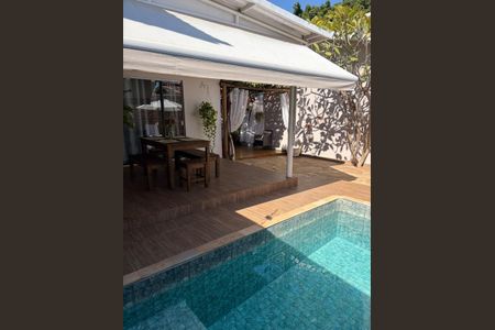 Casa à venda com 190m², 4 quartos e 2 vagas Casa à venda com 190m², 4 quartos e 2 vagasQuintal
