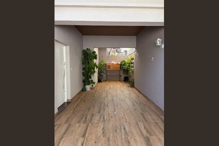 Casa à venda com 190m², 4 quartos e 2 vagas Casa à venda com 190m², 4 quartos e 2 vagasCorredor