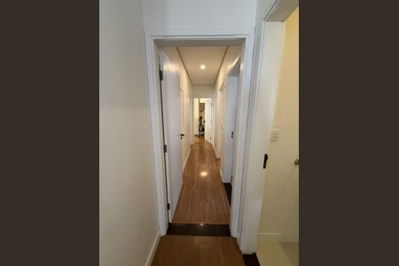 Casa à venda com 190m², 4 quartos e 2 vagas Casa à venda com 190m², 4 quartos e 2 vagasCorredor