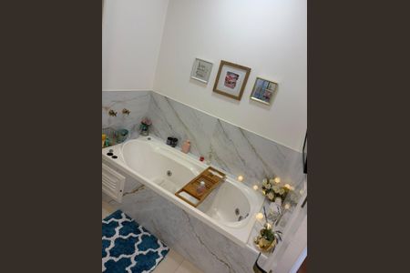 Casa à venda com 190m², 4 quartos e 2 vagas Casa à venda com 190m², 4 quartos e 2 vagasBanheiro 1