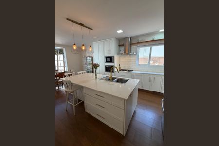 Casa à venda com 190m², 4 quartos e 2 vagas Casa à venda com 190m², 4 quartos e 2 vagasCozinha