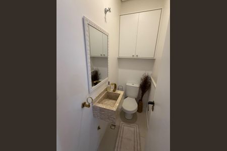 Casa à venda com 190m², 4 quartos e 2 vagas Casa à venda com 190m², 4 quartos e 2 vagasBanheiro 1