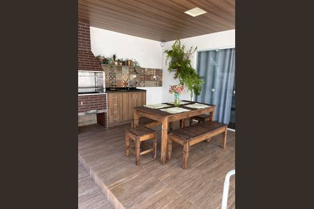 Casa à venda com 190m², 4 quartos e 2 vagas Casa à venda com 190m², 4 quartos e 2 vagasCozinha