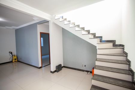 Sala de casa para alugar com 3 quartos, 180m² em Alvorada, Contagem