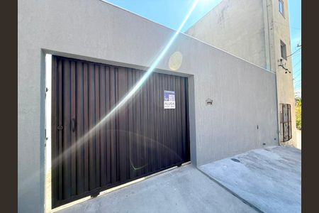 Casa para alugar com 180m², 3 quartos e 4 vagas Casa para alugar com 180m², 3 quartos e 4 vagasFachada