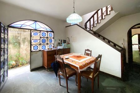 Casa para alugar com 5 quartos, 456m² em Barro Preto, Belo Horizonte