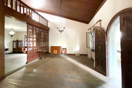 Casa para alugar com 5 quartos, 456m² em Barro Preto, Belo Horizonte