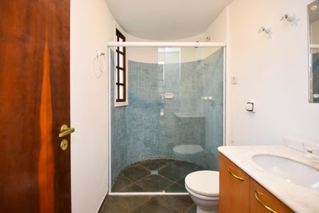 Casa para alugar com 680m², 6 quartos e 6 vagas Casa para alugar com 680m², 6 quartos e 6 vagasbanheiro sala casa sub solo
