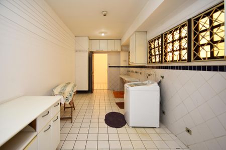 Casa para alugar com 680m², 6 quartos e 6 vagas Casa para alugar com 680m², 6 quartos e 6 vagaslavanderia