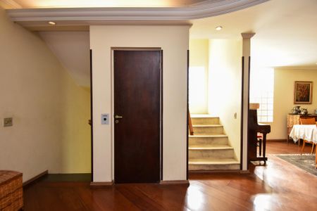 Casa para alugar com 680m², 6 quartos e 6 vagas Casa para alugar com 680m², 6 quartos e 6 vagaselevador para acesso aos andares