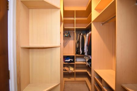 Casa para alugar com 680m², 6 quartos e 6 vagas Casa para alugar com 680m², 6 quartos e 6 vagascloset Suite 1