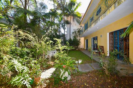 Casa para alugar com 680m², 6 quartos e 6 vagas Casa para alugar com 680m², 6 quartos e 6 vagasfachada da casa