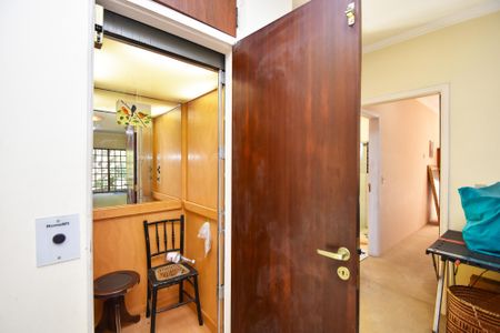 Casa para alugar com 680m², 6 quartos e 6 vagas Casa para alugar com 680m², 6 quartos e 6 vagaselevador