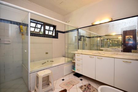 Casa para alugar com 680m², 6 quartos e 6 vagas Casa para alugar com 680m², 6 quartos e 6 vagasbanheiro Suite 2